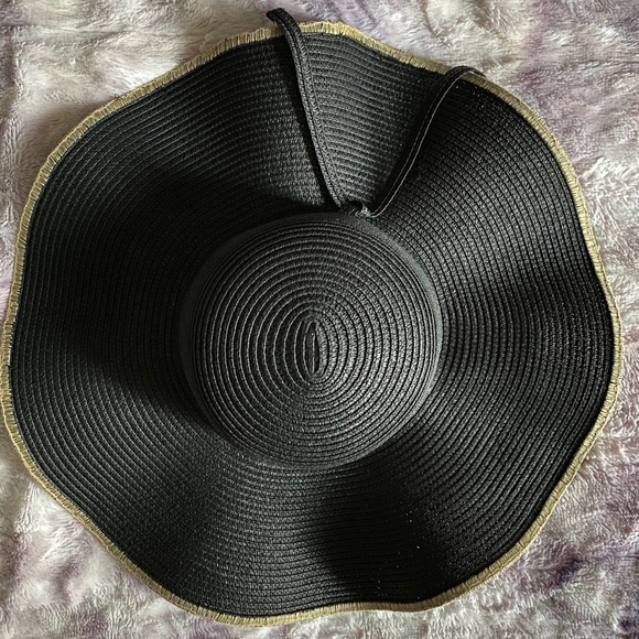 Wavy Sun Hat - Picture 2 of 5